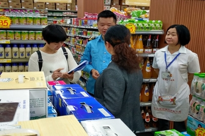 雅安市食藥監局檢查組蒞臨漢源縣，全面督導流通環節食品安全與藥品零售監管工作