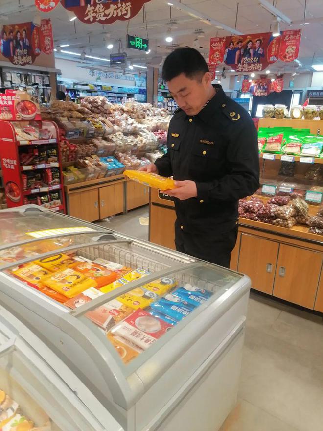 守護佳節“舌尖安全” 規范文化市場秩序——東昌府區市場監管局開展元宵節食品安全及出版物零售專項檢查